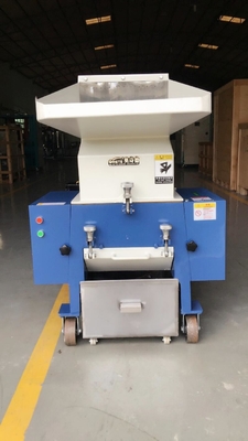 Plastik 7.5KW setzt sich Hochgeschwindigkeitsgranulierer Pulverizer-Maschine OG-10FS Gray Color ab
