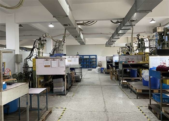 Trocknendes Rad-Plastiktrockenmittel-trockenere Lader-Maschine für Winkel des Leistungshebels des HAUSTIER-TPU