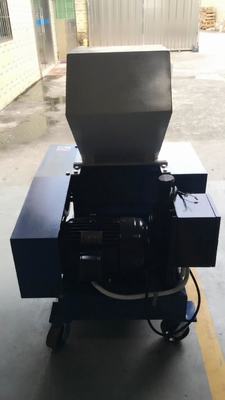 Plastik 7.5KW setzt sich Hochgeschwindigkeitsgranulierer Pulverizer-Maschine OG-10FS Gray Color ab
