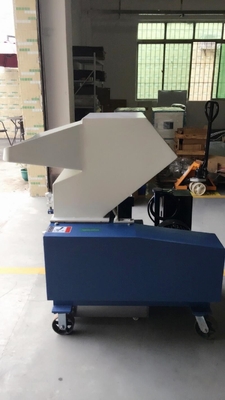 Plastik 7.5KW setzt sich Hochgeschwindigkeitsgranulierer Pulverizer-Maschine OG-10FS Gray Color ab