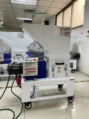 SUS-Plastikbrecher mit langsamer Geschwindigkeit, 380-V-Plastikschleifer-Zerkleinerungsmaschine