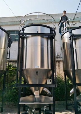 SUS polierte die vertikale Plastikmischmaschine-Mischmaschine, die für Körnchen halb automatisch ist