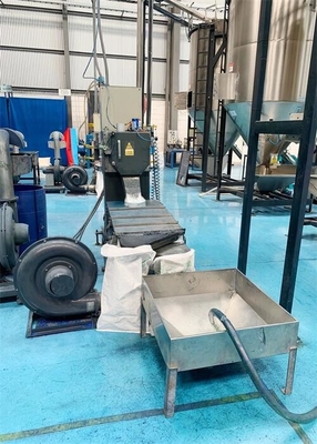 SUS polierte die vertikale Plastikmischmaschine-Mischmaschine, die für Körnchen halb automatisch ist