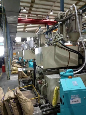 Automatischer Schaufellader-Trichter-Plastiklader mit Klimafarbe